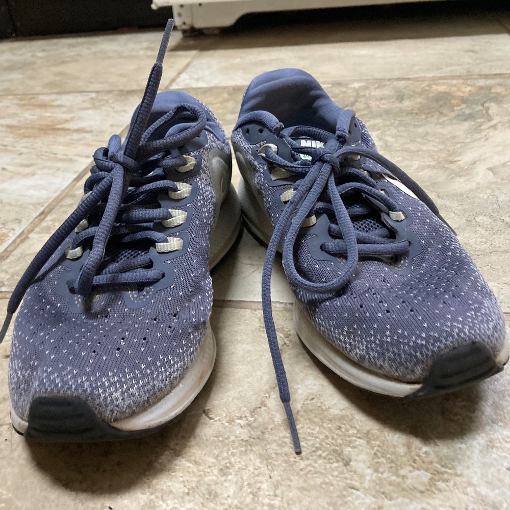 Nike Womens Air Zoom Vomero 13 running shoes